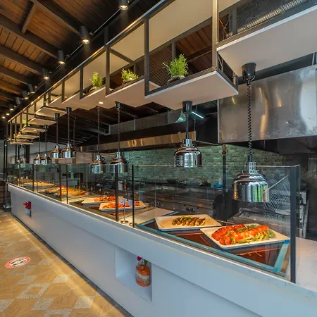 Maya World Hotel 4*
