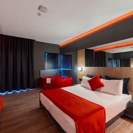 מלון Maya World באלאק