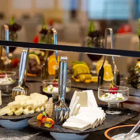 Maya World מלון באלאק