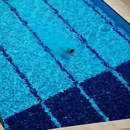 מלון Maya World באלאק