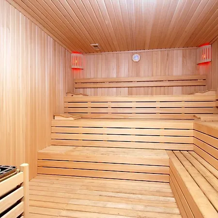 מלון Maya World באלאק